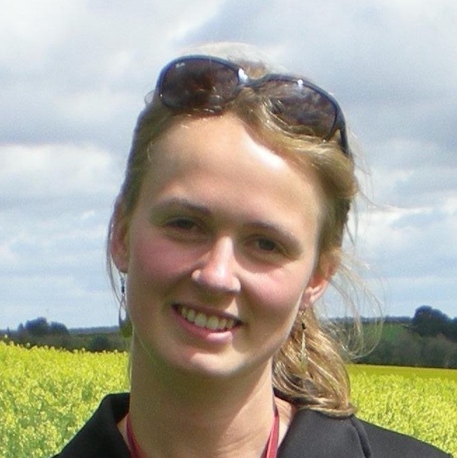 dara headshot crop square